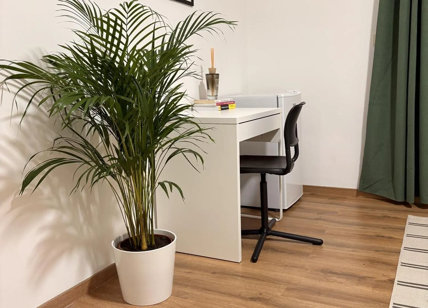 Cozy Private Room With Terrace & Workspace Brussels Homestay